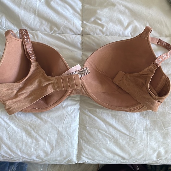 Victoria Secrets 36dd bra - Picture 2 of 3